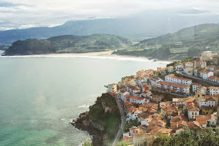 Colunga, Lastres, vista general