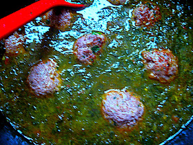 http://cupcakeluvs.blogspot.dk/2014/04/palak-kofte-salan.html