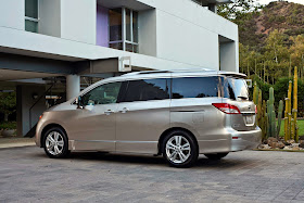 Side view of 2014 Nissan Quest