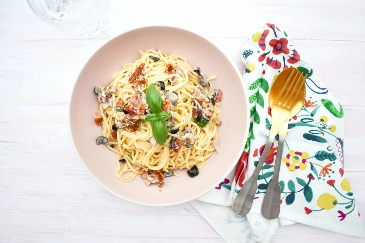 Creamy Sun-Dried Tomato Spaghetti with Olives.