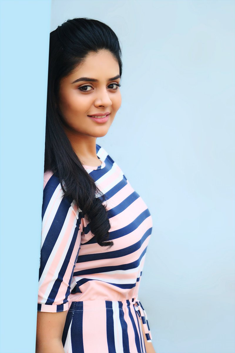 Actress Sreemukhi Latest HD Images