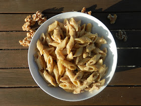 Pasta with walnut sauce