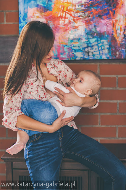 Kraina Mlekiem i Miłością Płynąca, karmiące mamy, karmienie piersią, zdjęcia rodzinne, katarzyna gabriela fotografia, artystyczna fotografia,  Kraków studio qulinarne