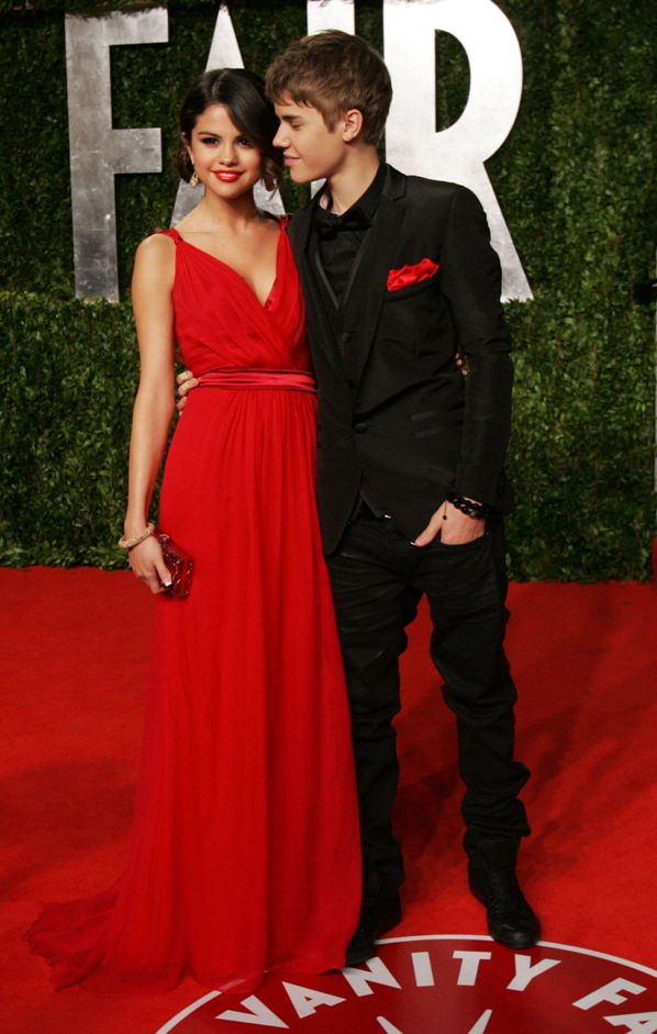 selena gomez vanity fair oscars. selena gomez red dress vanity