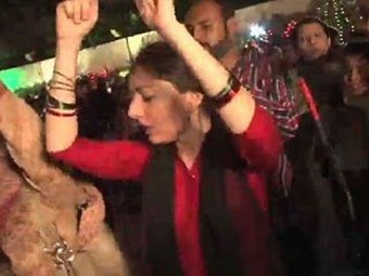 Sharmeela Farooqi Dancing To Welcome Bilawal Bhutto