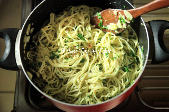 Resep Spaghetti Aglio e Olio - Spaghetti dengan Bawang dan 