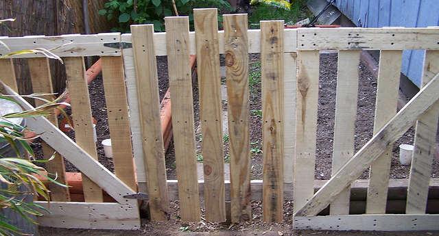 10 cercas de paletes de madeira reciclada