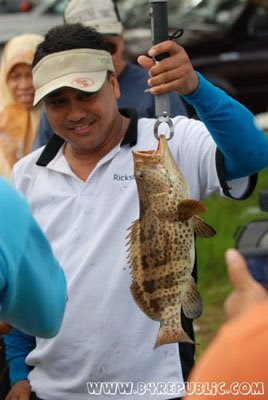 Fishing adventurers in Brunei waters Gambar gambar  