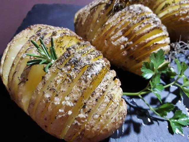 Patatas hasselback suecas