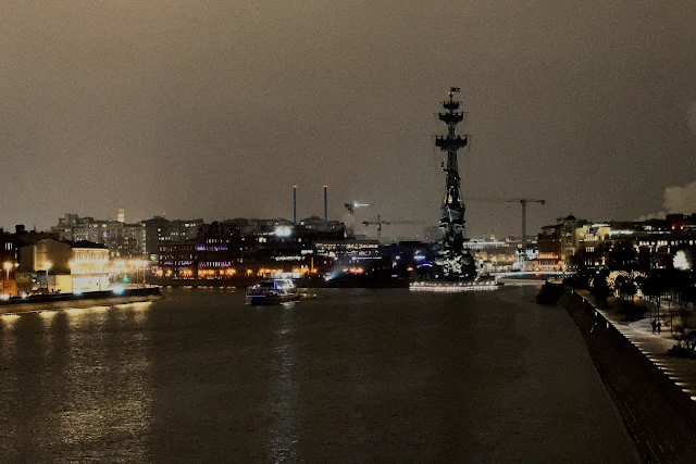 вид с Крымского моста, Москва-река