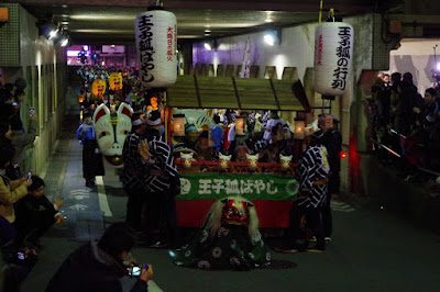 狐の行列、王子駅下