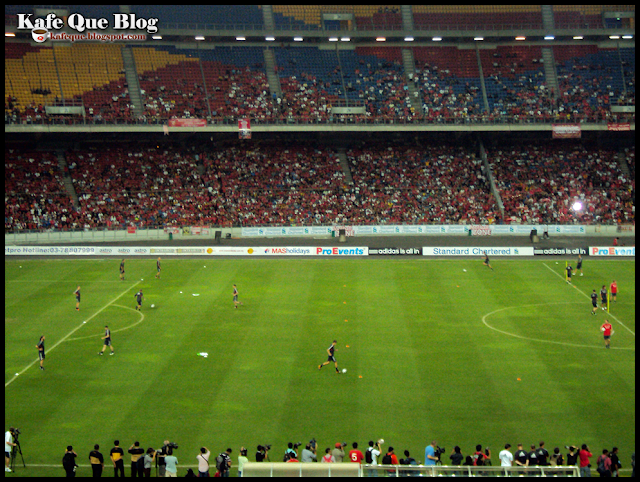 liverpool fc vs malaysia,liverpool traing session 14 julai 2011,liverpool asia tour 2011, latihan skuad harimau malaya di bukit jalil,charlie adam in malaysia