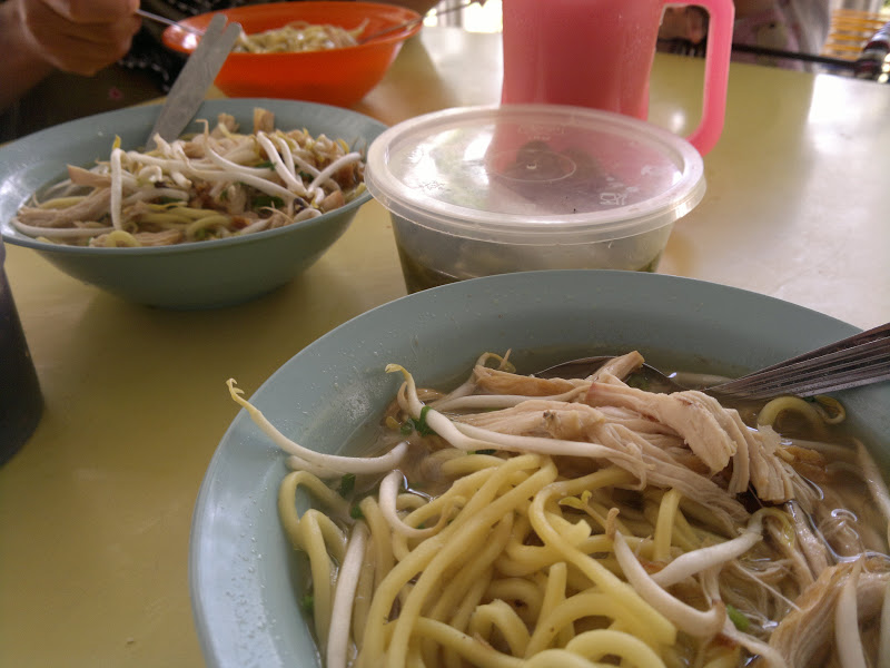 Budak bakong: Mee soto best kat kluang :)