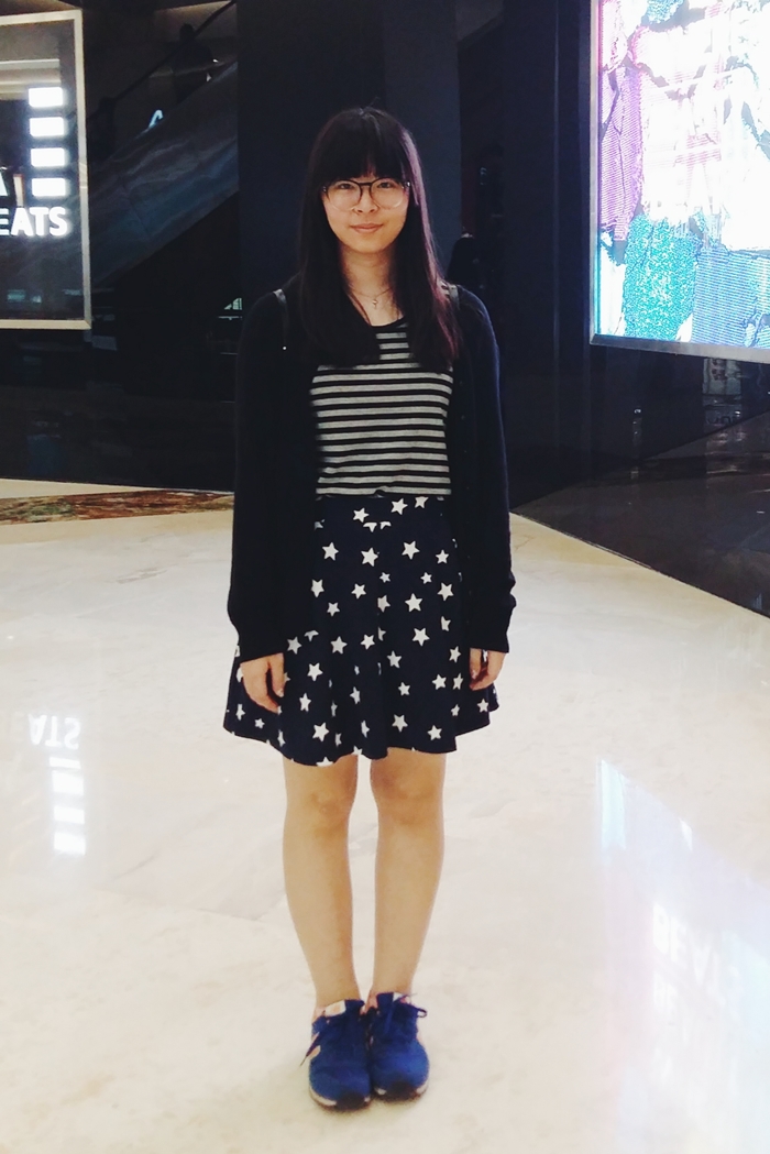 how to wear casual outfits dark skirt cardigan