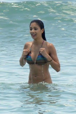 Nicole Scherzinger Pictures in bikini beach vacation candids