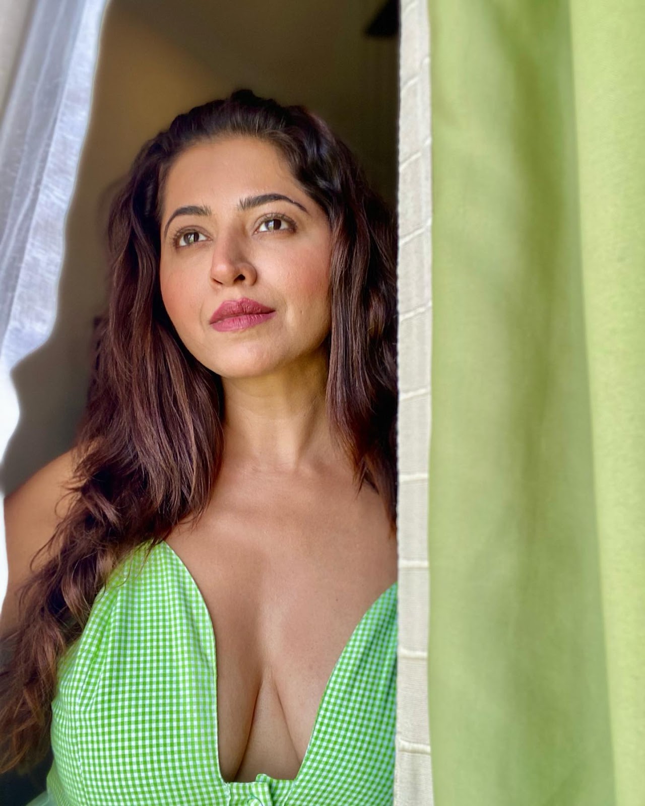 Ridhiema Tiwari cleavage indian tv actress