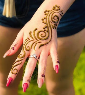 vFull finger mehndi design