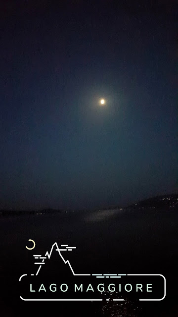 Jezioro Maggiore nocą