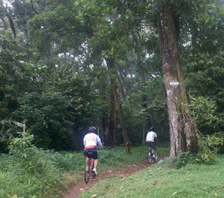 Start trek mangkok hutan UI - (c) http://dhanichagi.wordpress.com