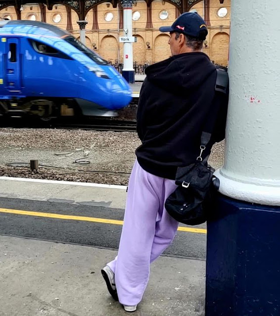 Image of Akshay Kumar in black hoodie and paired lavender pants.