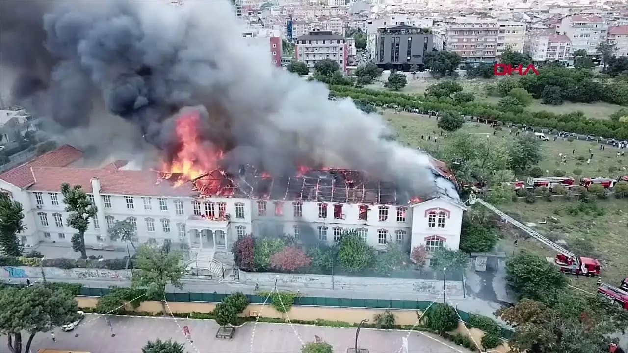 Στις φλόγες το ελληνικό νοσοκομείο στην Κωνσταντινούπολη