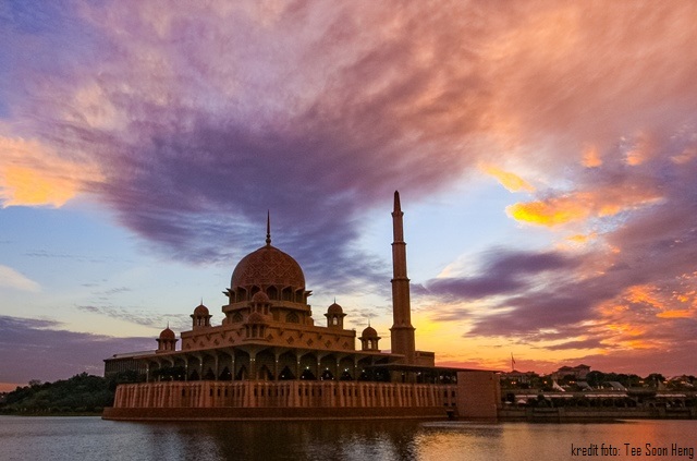  Masjid  Putra Putrajaya Diilhamkan dari Seni Bina Islam 