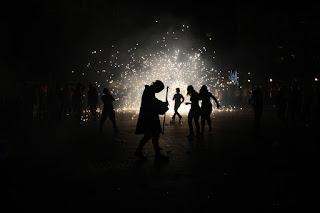 Miles de personas celebran en Herriko Plaza la nochevieja anticipada organizada por hosteleros