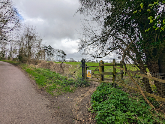 Turn right on Wheathampstead footpath 38