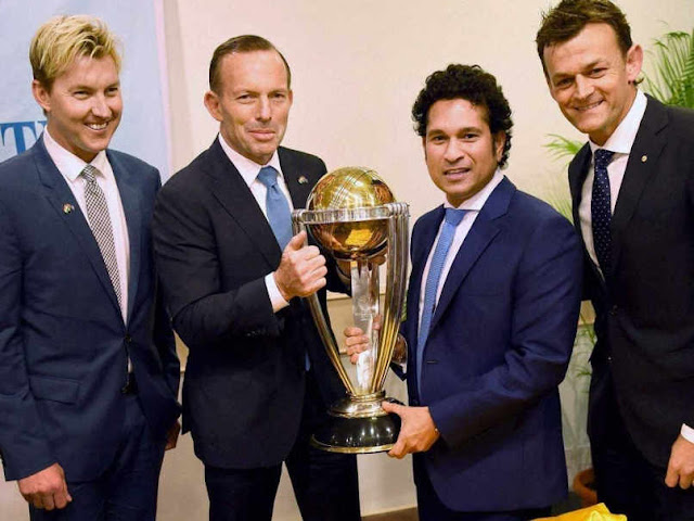  Sachin Worldcup Trophy Snap With Defends