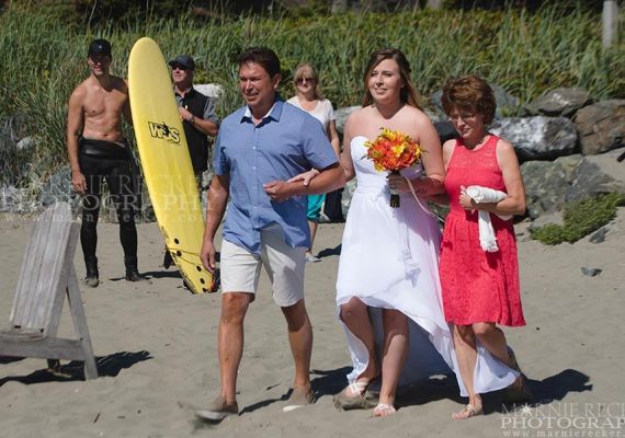 A shirtless Canada's Prime Minister Justin Trudeau accidentally photobombs a wedding 