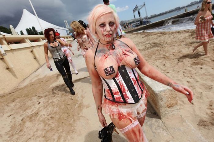 Cannes 2010 zombie women of satan - 28