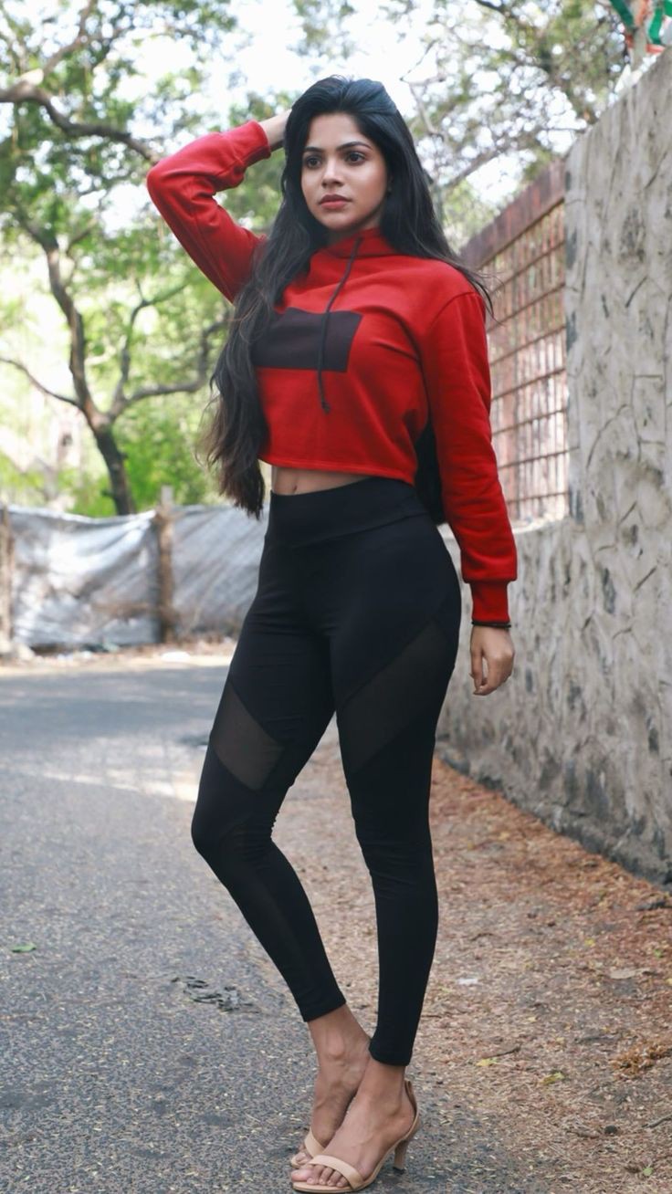 Divya Bharathi hottest looks, Divya Bharathi sexy curvy body figure in tight jeans and leggings, Divya Bharathi sexy Ass, Divya Bharathi tight jeans, Divya Bharathi curvy figure, Divya Bharathi gorgeous looks