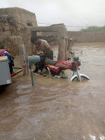 Flood situation: More than 600 dead across Pakistan  According to the report of the National Disaster Management Agency (NDMA), more than 600 people have died and more than 11 thousand people have been injured due to torrential rains and flash floods across Pakistan since June 14.  According to NDMA's August 18 report, the highest loss of life has occurred in Balochistan where 202 deaths have occurred, while 149 deaths have been recorded in Sindh, 144 in Punjab, and 135 deaths in Khyber Pakhtunkhwa.  A state of emergency has arisen in several parts of the country after the ongoing monsoon rains in Pakistan and the resulting flash floods.  Hundreds of villages and small towns in many areas of southern Punjab, Balochistan and Sindh have been completely submerged, while the low-lying areas of major cities have also been filled with rainwater.  Destruction in South Punjab   In South Punjab, the water coming from the hills of Mount Sulaiman due to rains has caused havoc in many areas. Precious lives were lost due to the rains, people were displaced from their homes and thousands of acres of crops were inundated.  The victims complain that more damage has been caused due to insufficient relief operations, while according to the administration, the damage has been reduced due to timely relief operations.  The rains are still continuing, so many villages in Dera Ghazi Khan and Taunsa Sharif are in further danger. People are being shifted to safer places and hundreds of camps have been set up where food and medical aid are also being provided.  Amira Baloch, a resident of Taunsa Sharif, an online jobber, while talking to Independent Urdu, said: 'So much water entered our village from the hills of Mount Sulaiman that people's houses were also washed away, while the strong water flow. Due to the lack of timely relief operations, there has been loss of life and property. Water rushed from the mountains, including the dead bodies.'  He said that people's crops were also flooded and food items were also washed away.  'People are worried that there is no more grain and what was being grown has also been flooded. How will you light the stove this year and what will you eat?'  According to Amira, the aid activities in these areas are insufficient, the government is not paying any attention, people are trying to save each other under your help, aid is being given 'only to the extent of statements'.  He demanded that a plan be made to stop the water coming down from Mount Sulaiman and help the people so that there is no starvation after the flood.  Director General Rescue 1122 Rizwan Nasir while talking to Independent Urdu said that so far more than 31 people have died in Dera Ghazi Khan and Tunsa due to floods and many are missing.  According to him, more than nine thousand victims have been shifted to safe places and more than 1100 camps have been set up where food and medical aid are also being provided.  "The rains are still continuing, so more villages may be flooded, so the work of moving people to safer places is also going on."  Rizwan said: 'This is a flood only on the hills of Mount Sulaiman after 10 years of record rains, while the water level in any river, including the Indus, Chenab, is not yet so high that it can be called a dangerous line.'  The situation in Sindh  Heavy rains have caused loss of life and property in several areas of Sindh province.  Flood situation has arisen in Sukkur, Larkana, Khairpur, Dadu, Nawabshah and Nowshahrofiroz after monsoon rains.  The situation is also alarming in Badin, Thatta, Sajwal, Mirpurkhas, Sanghar and Umarkot districts of Hyderabad and Mirpurkhas of Lower Sindh.   The situation is also alarming in Hyderabad and Mirpurkhas districts of Badin, Thatta, Sajwal, Mirpurkhas, Sanghar and Umarkot in Lower Sindh. (Photo: Dr. Govind Ram)  These districts have been severely affected by the rains. In all these districts standing crops have been destroyed while a large number of crude houses have collapsed.    According to journalist Raza Akash Khanani of Badin district, 55 of the 72 union councils were completely submerged on Thursday, leaving a large number of people stranded.  Talking to Independent Urdu, Raza Akash said that 'Badin city is completely under water, in 2011 Badin was severely affected by flood but this time the situation looks worse. Several villages have been completely submerged due to a breach in the Amir Shah culvert.  Despite such a bad situation, no relief operation has been launched by the government. Usually people come out of their villages and sit on the roads after heavy rains, but this time the roads are also submerged and people are trapped in their areas.  Rain is still continuing in the upper districts and there is a fear that these sewers may burst. If this happens, a human tragedy may arise.'   Arbab Attaullah, the 'rain relief in charge' appointed by the provincial government for Badin district and special assistant to the Chief Minister of Sindh, Arbab Attaullah said that the rain has been heavy, but no one is trapped due to the rain in Badin district and no areas have been submerged. have been   Speaking to Independent Urdu, Arbab Attaullah said: 'Due to the flood in the sea, the rain water was not going into the sea. That is why water is visible everywhere. But now the water from the sewers has started going into the sea and if the rain stops for a day or two, the situation will improve and the water will go away completely.  "Like the rest of the country, there has been heavy rain in Badin, with a record 244 mm of rain in one day, which will take some time to drain." But there is no emergency situation in the district.    On the other hand, many areas of Karachi are also under water and the roads leading to different areas are also closed.  The bodies of a young girl and a woman were found in Malir river yesterday. Seven people, including a husband and wife and four children, went missing when a passenger car from Karachi to Hyderabad got swept away in a large train coming on the link road of M-Nine Motorway. By yesterday evening, three bodies including children were recovered, but four people are still missing.  On the other hand, according to the report submitted to the Sindh Chief Minister regarding the situation in Sindh, 5 thousand houses have been completely destroyed in the province, while 28 thousand houses have been partially damaged. More than one lakh people have lost their homes and 137 people and 941 cattle have died in various accidents during the rains in the province.