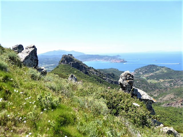 castello del volterraio e panorama su Portoferraio