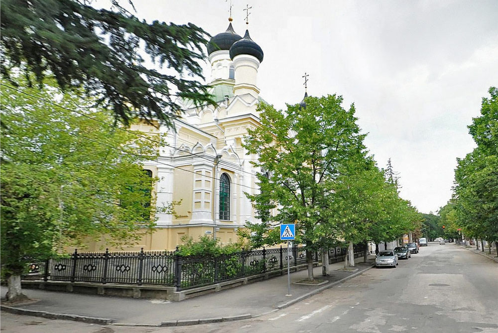Церковь рядом с Таврической духовной семинарией в Симферополе