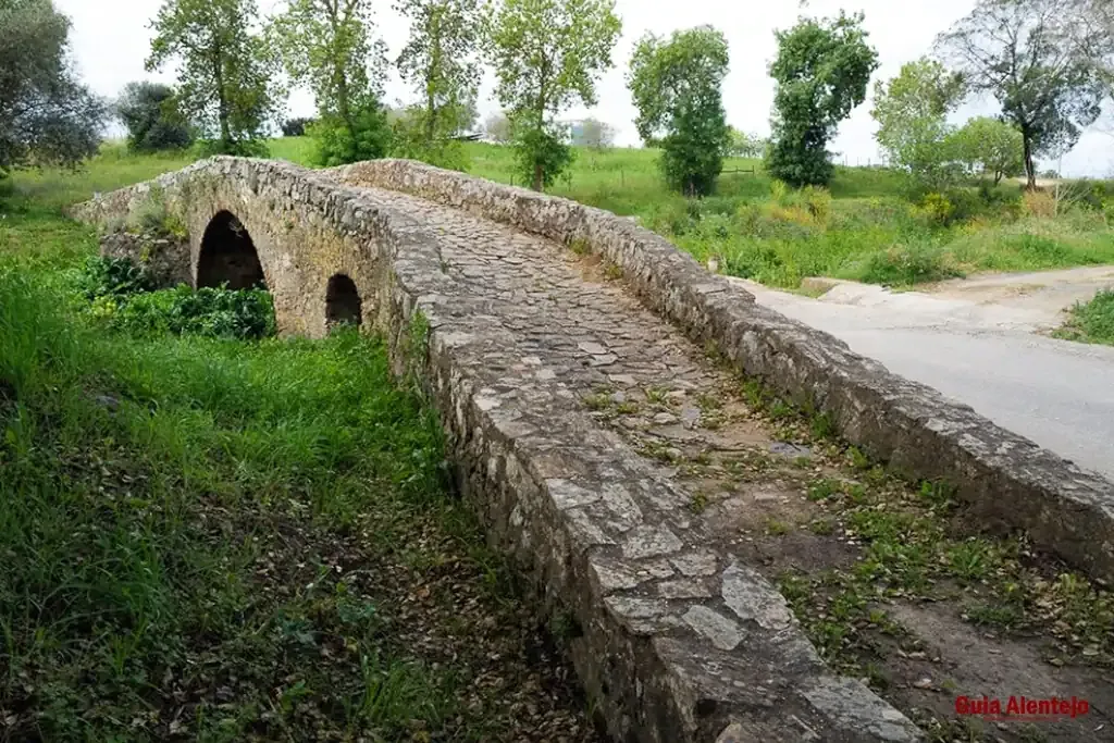 ponte-romana-de-vila-nova-da-baronia-com-o-guia-alentejo