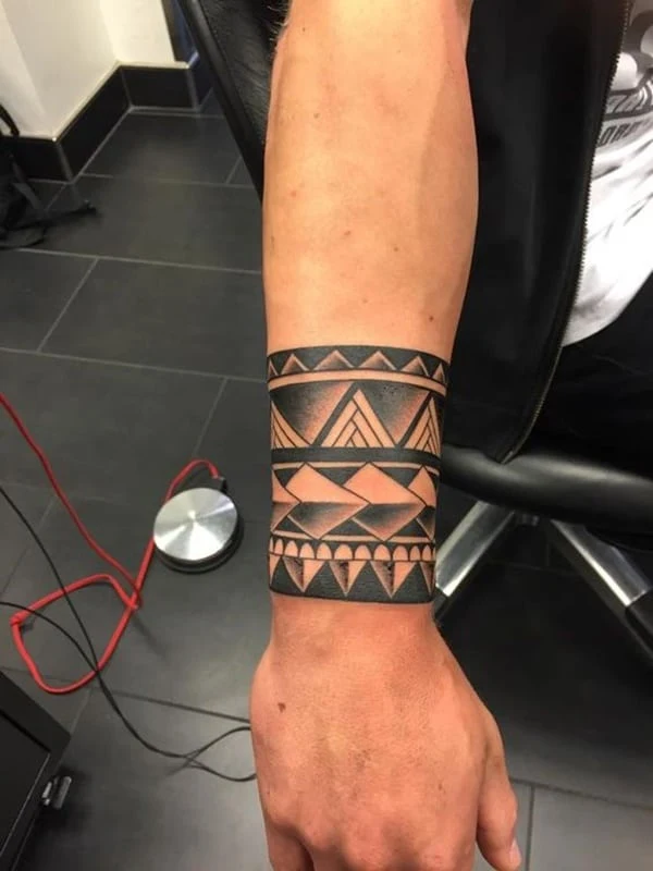 precioso tatuaje de pulsera