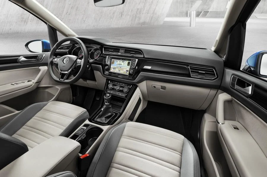 Volkswagen Touran 2016 - interior