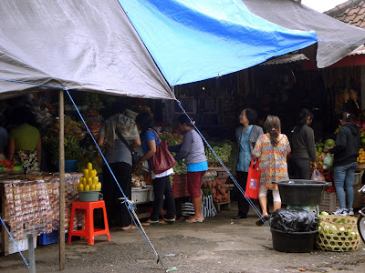 traditional market in bedugul