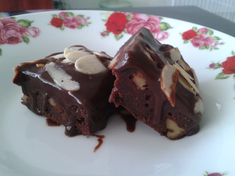 Perjalanan mewarnai dunia sendiri: Resepi: Brownies Walnut 