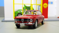 Tomica Limited Vintage LV-155a Alfa Romeo 1750 GTV