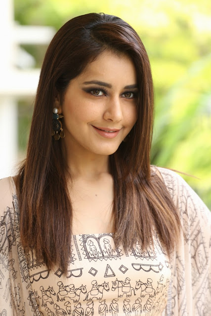 Rashi Khanna Beautiful Photo