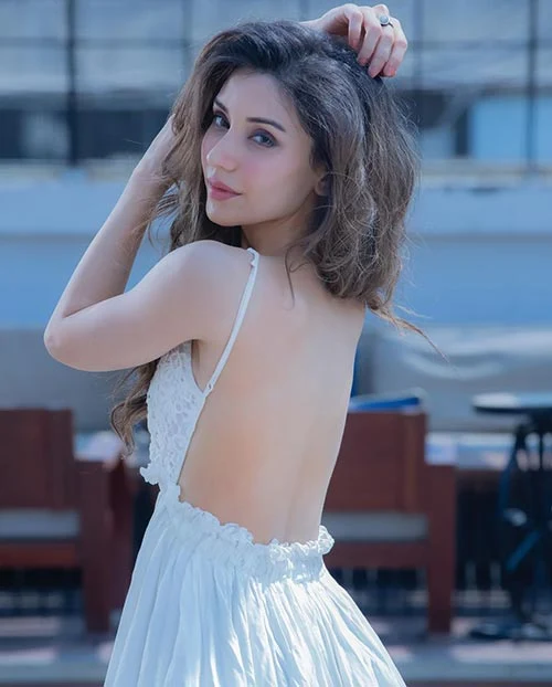 Heli Daruwala hot photos