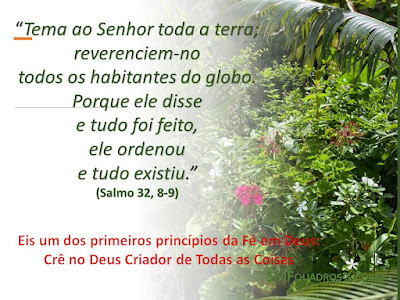Imagem de um jardim ao fundo com o Salmo 32, 8-9 sobre reverenciar a Deus Criador.