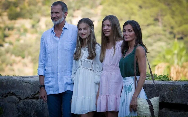 Queen Letizia wore a skirt by Pablo Erroz. Majorcan ikat fabric. Crown Princess Leonor and Infanta Sofia