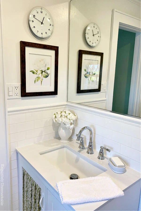 Green and White Bathroom Decor