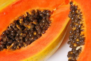 <img src="semillas-de-papaya.jpg" alt="las semillas de papaya son una excelente fuente de fibra">