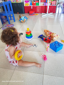 bambina e giochi