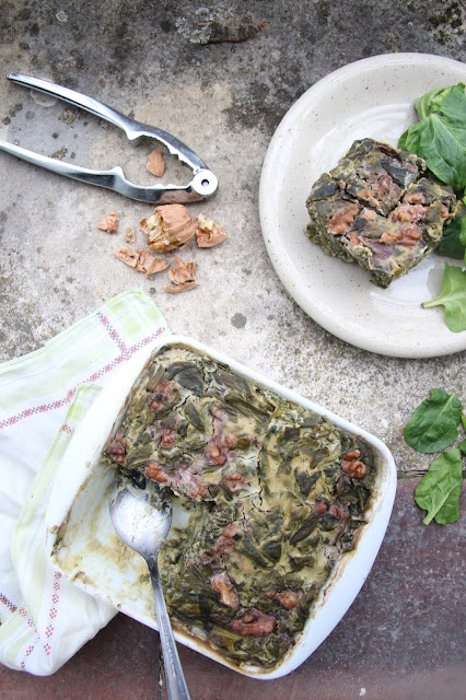 Cuillère et saladier : Flan d'épinards à la moutarde et aux noix (vegan)