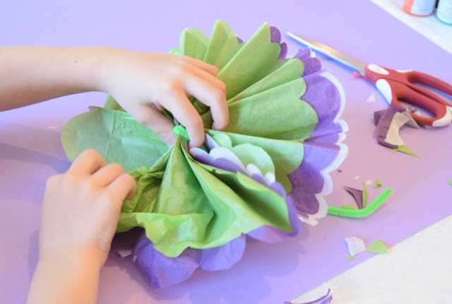 Tissue Paper Flowers- Classic Kids Craft.  Perfect spring or summer project for preschoolers, kindergartners, or elementary children.  Make a whole colorful flower bouquet!